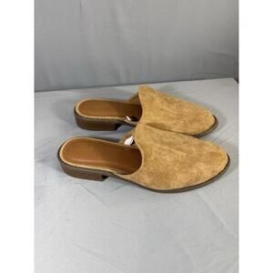 Universal Thread Shoes Womens 6.5 Maura Mules Beige Almond Toe Casual Low Heels